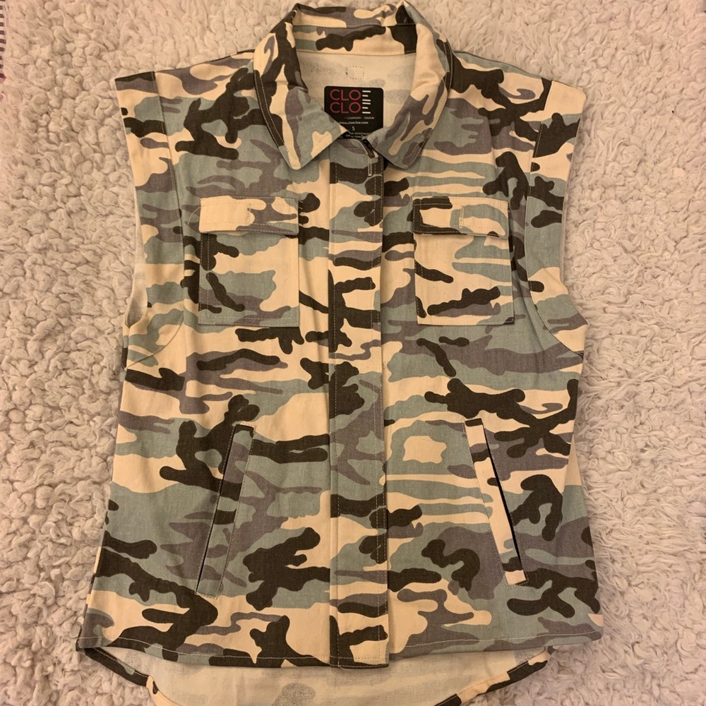 Army White Camo Sleeveless Jacket